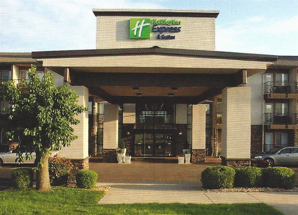 Hotel Express & 76 By Ihg Branson
