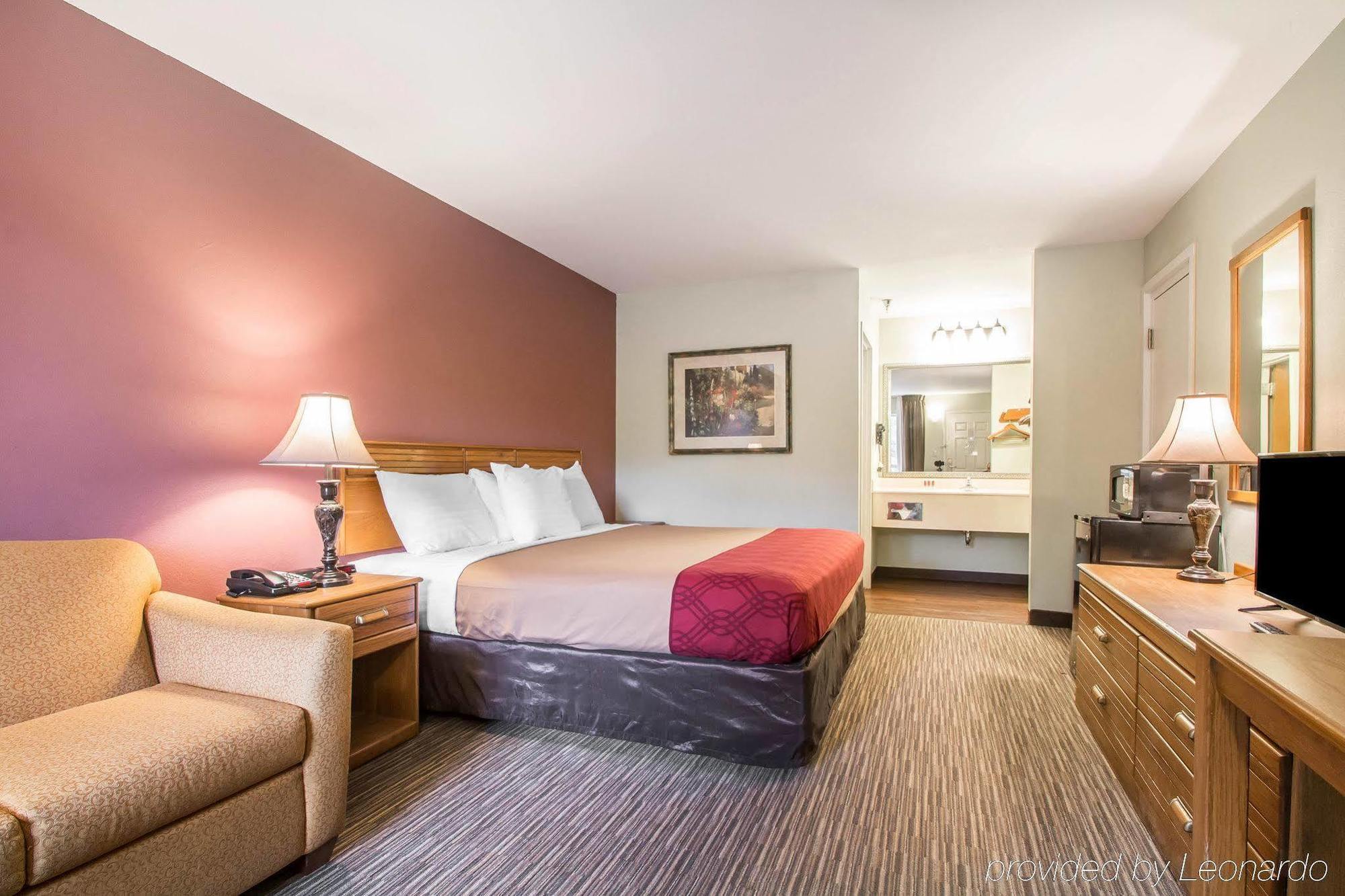 Baymont By Wyndham Thousand Hills Hotel