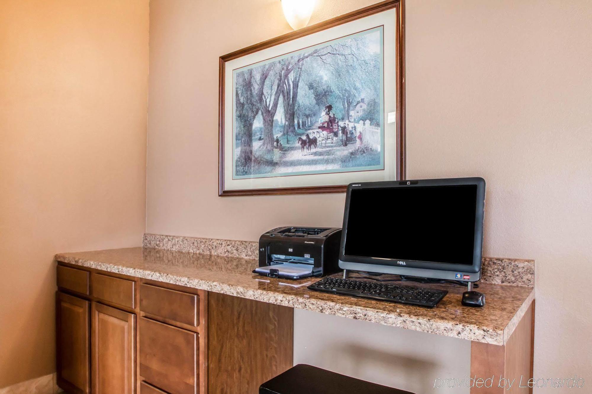 Baymont By Wyndham Thousand Hills Hotel 2*