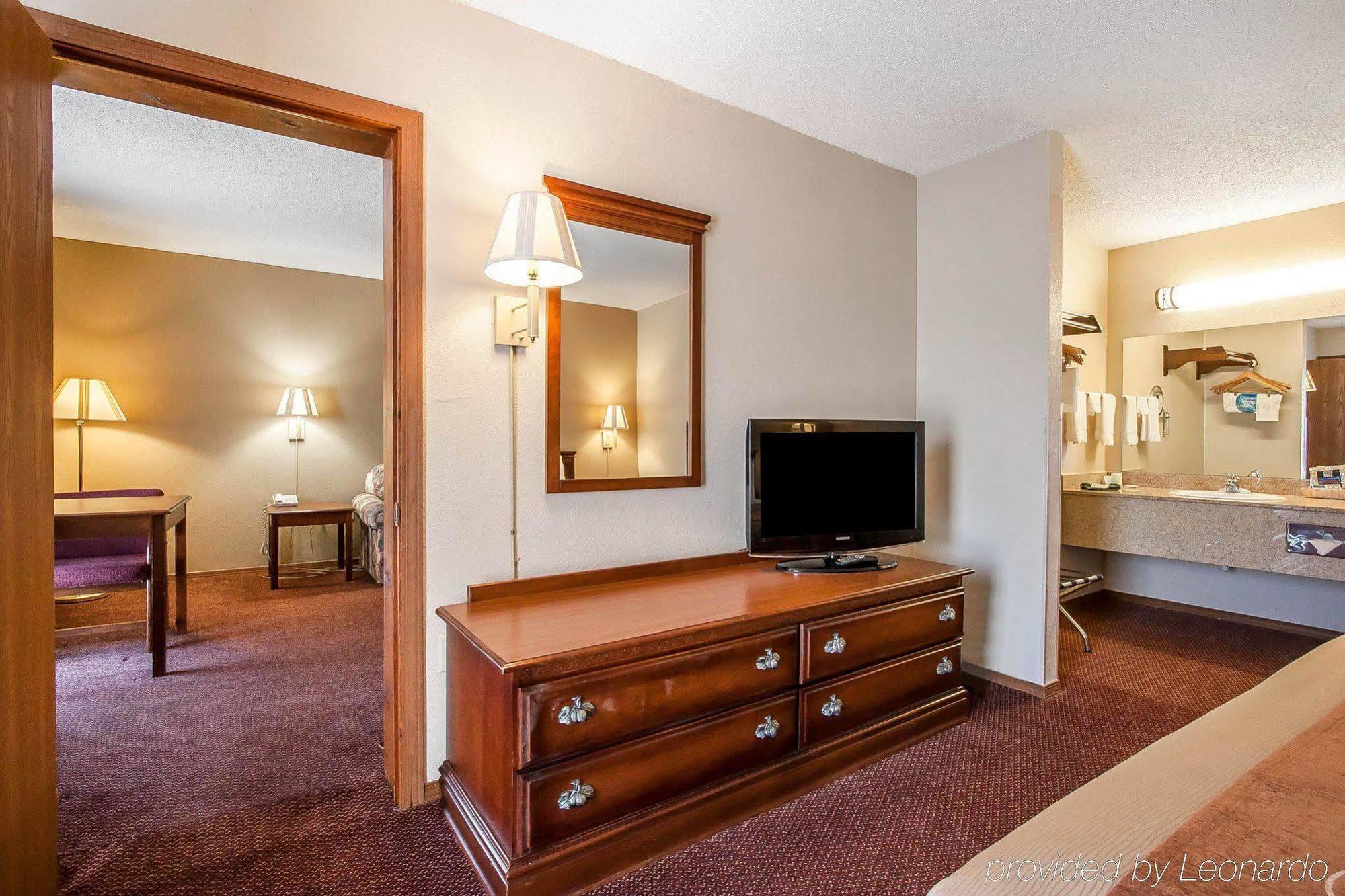 Quality West Inn 3*