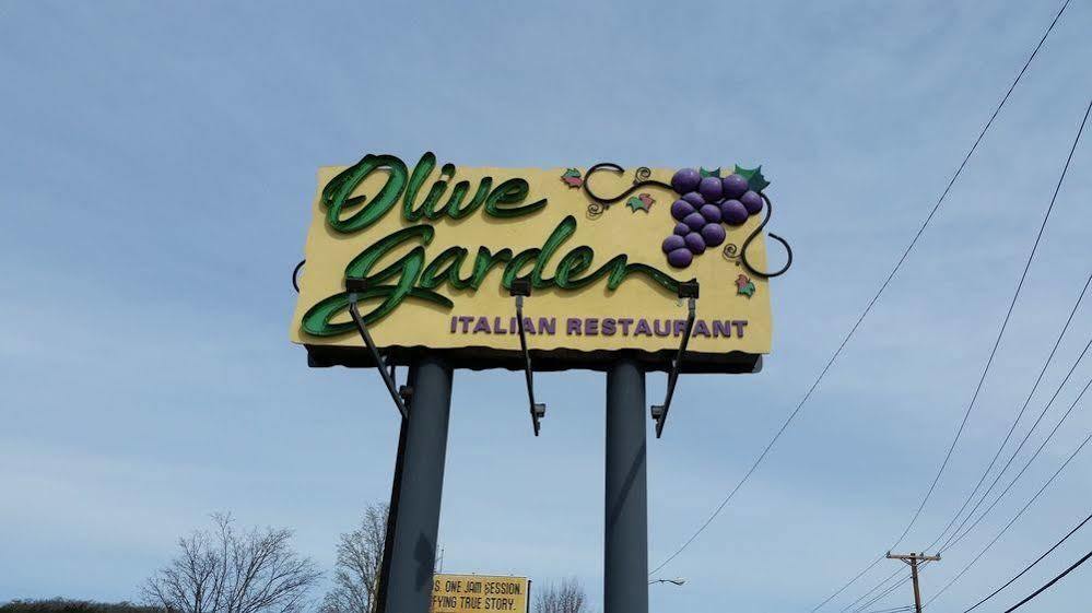 The Queen Anne I Hotel