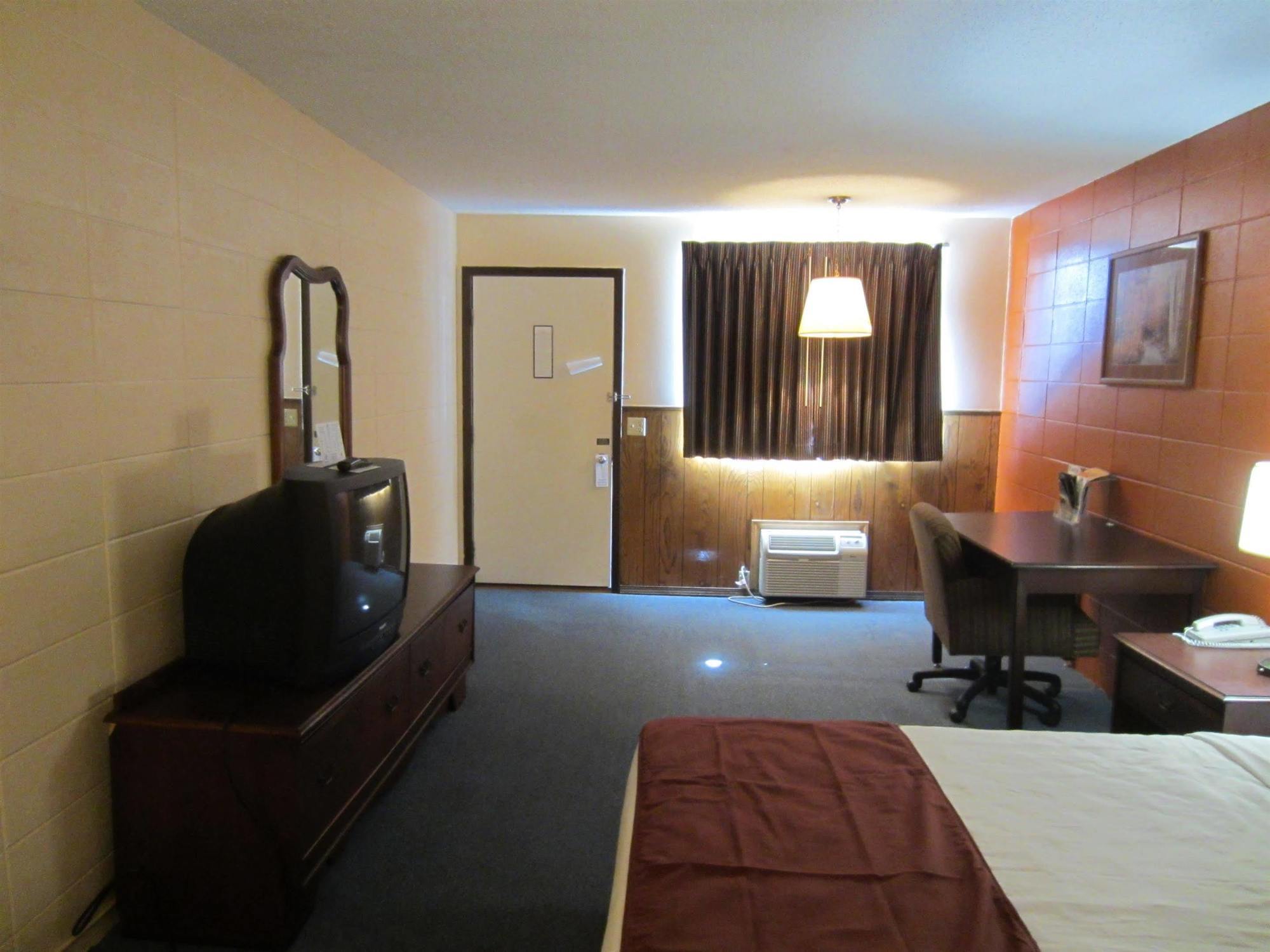 Americas Value & - Near The Strip Motel 2*