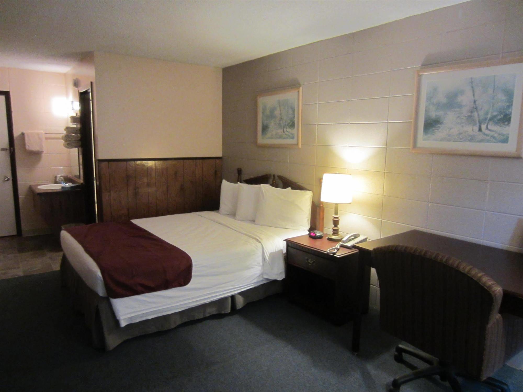 Americas Value & - Near The Strip Motel 2*