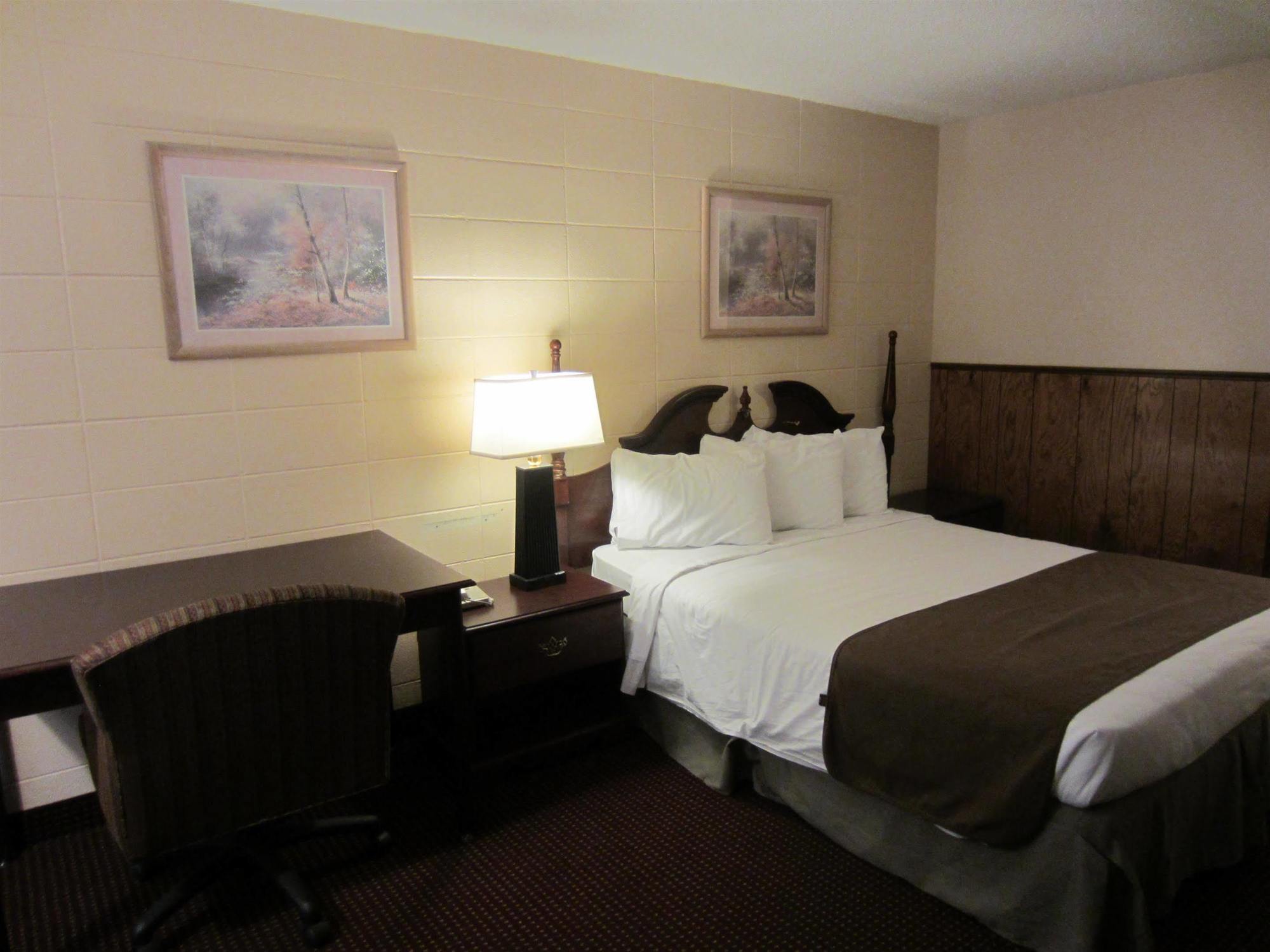 Americas Value & - Near The Strip Motel
