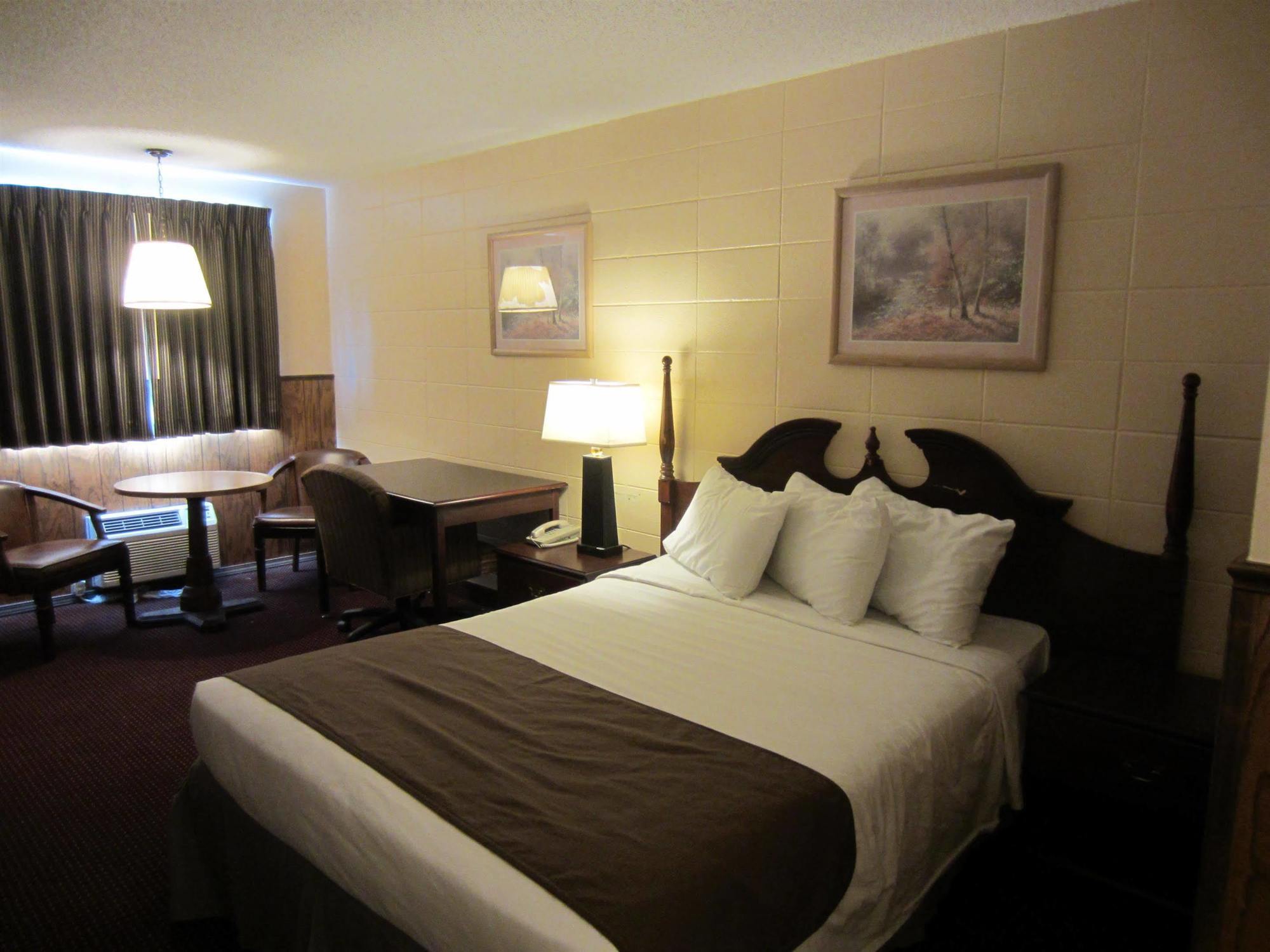 Americas Value & - Near The Strip Motel