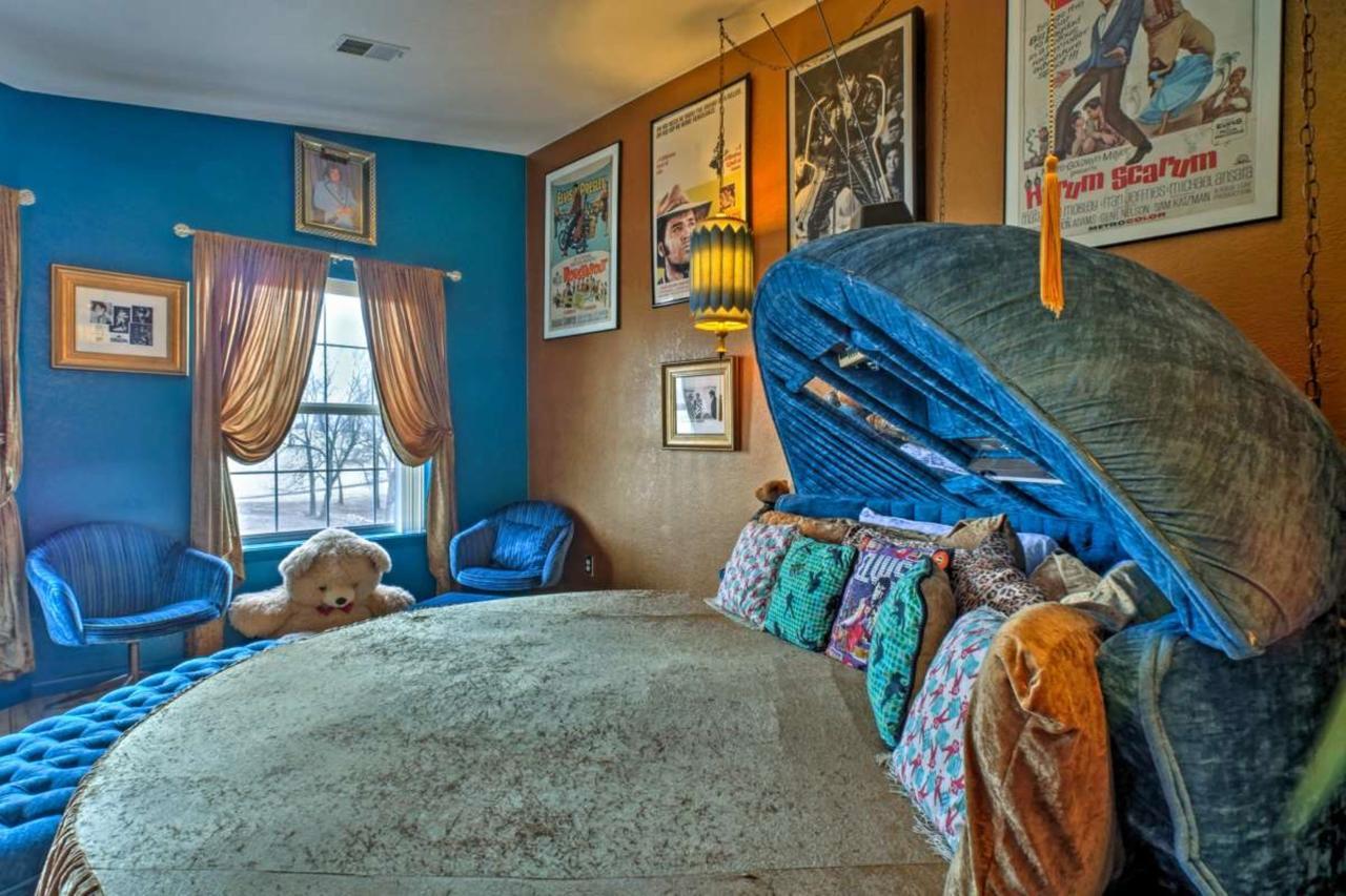 King At Holiday Hills Apartment