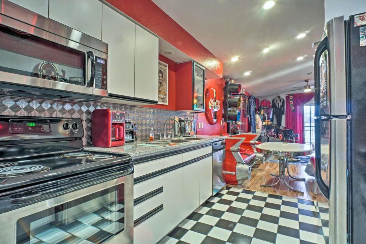 Apartment King At Holiday Hills