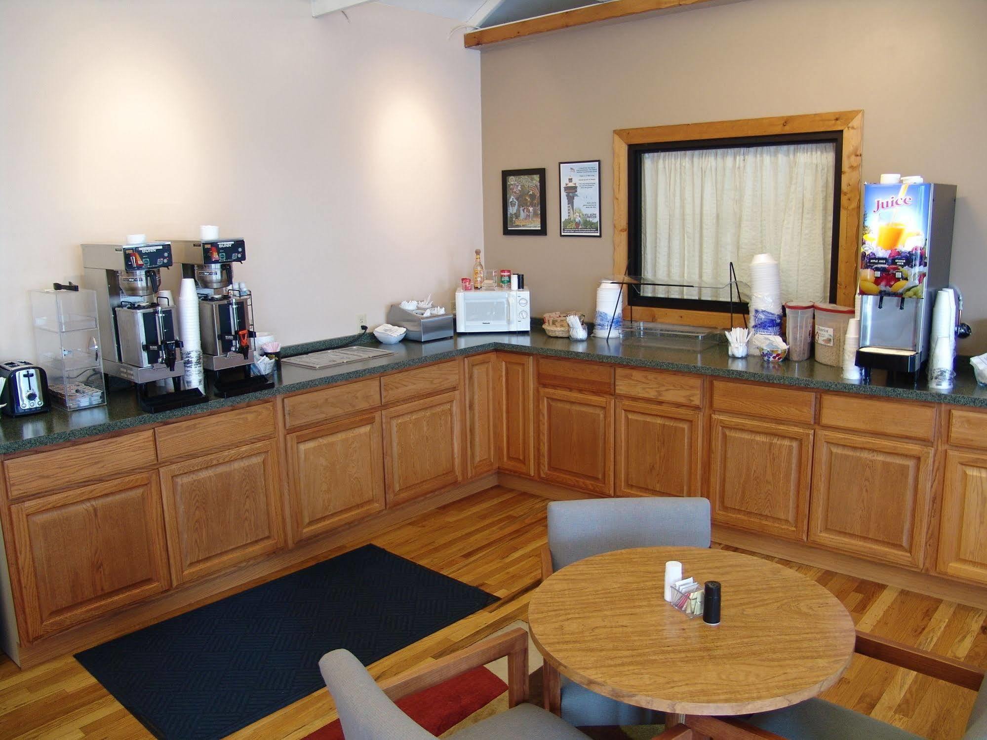 Super 8 By Wyndham - Shepherd Of The Hills Exwy 2* Branson