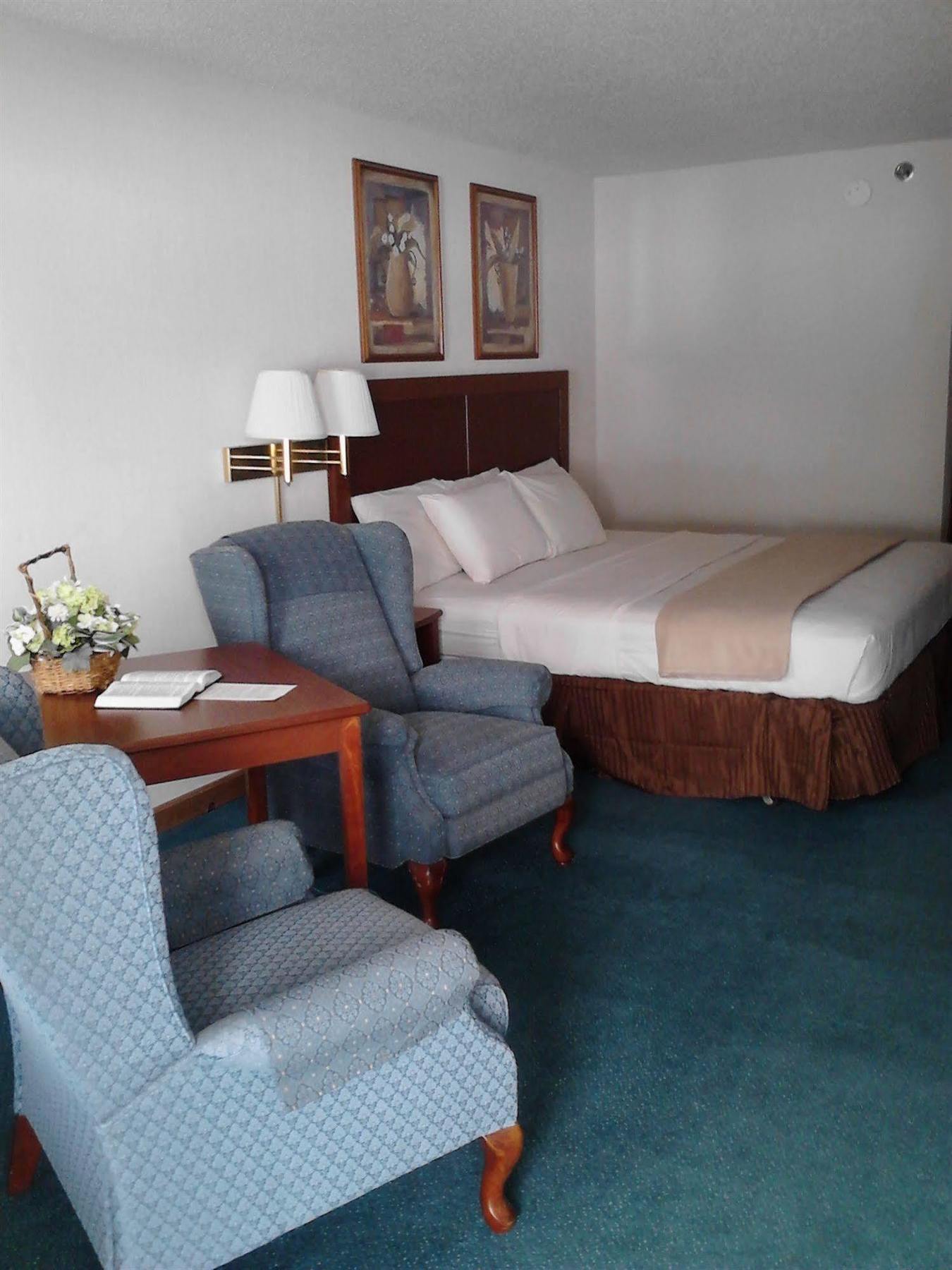 Super 8 By Wyndham - Shepherd Of The Hills Exwy
