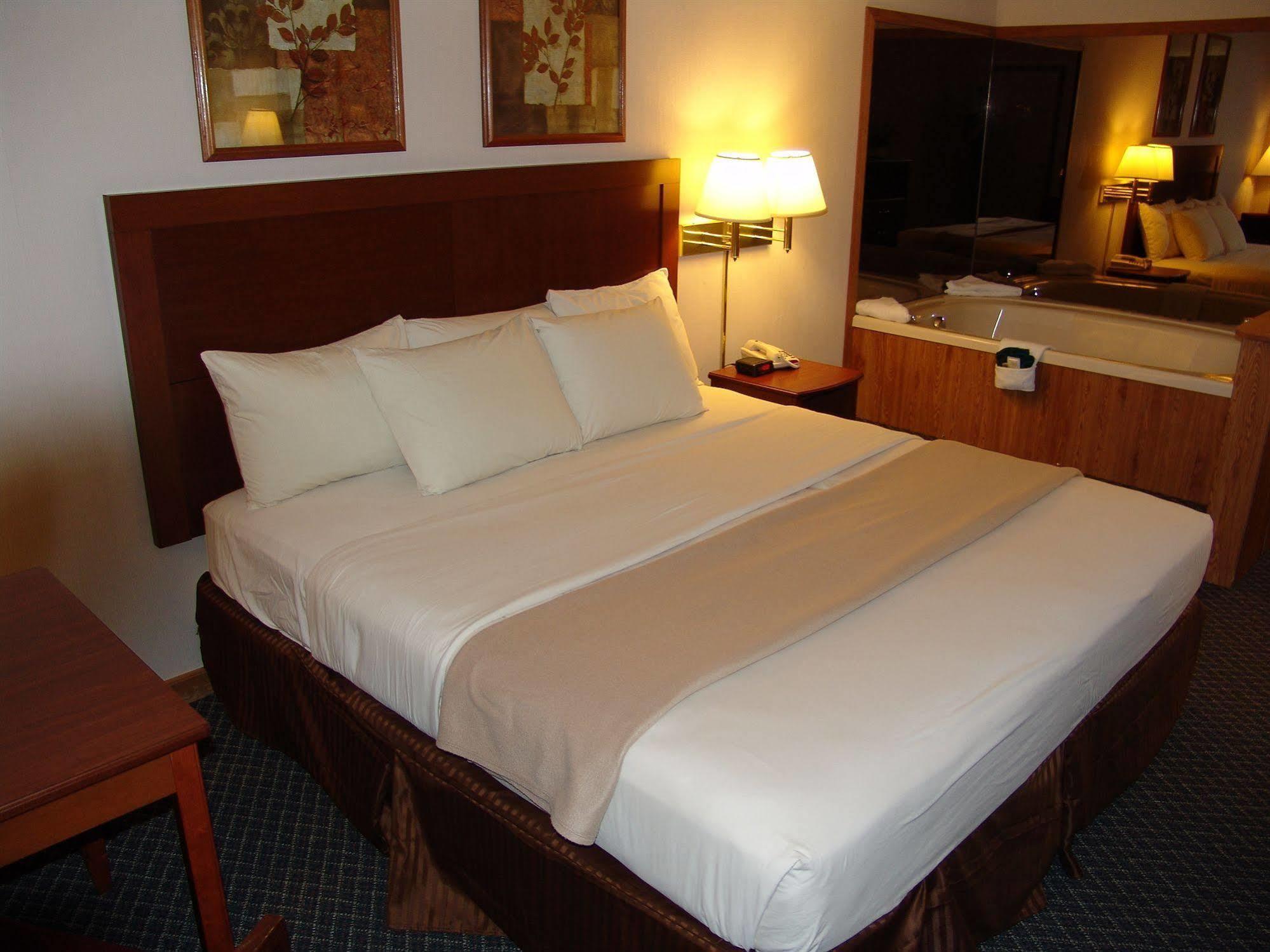 Super 8 By Wyndham - Shepherd Of The Hills Exwy Branson