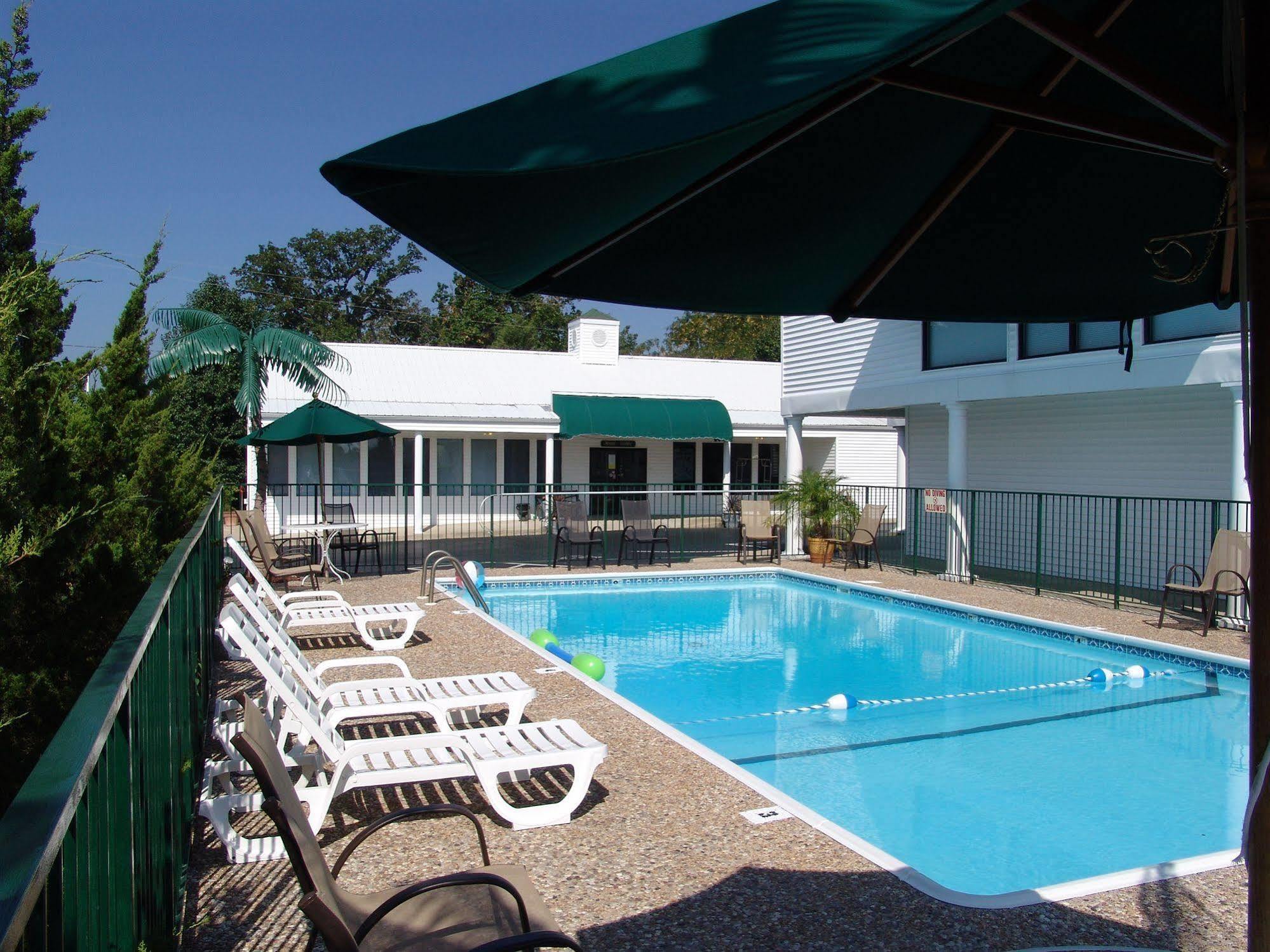 Super 8 By Wyndham - Shepherd Of The Hills Exwy 2* Branson