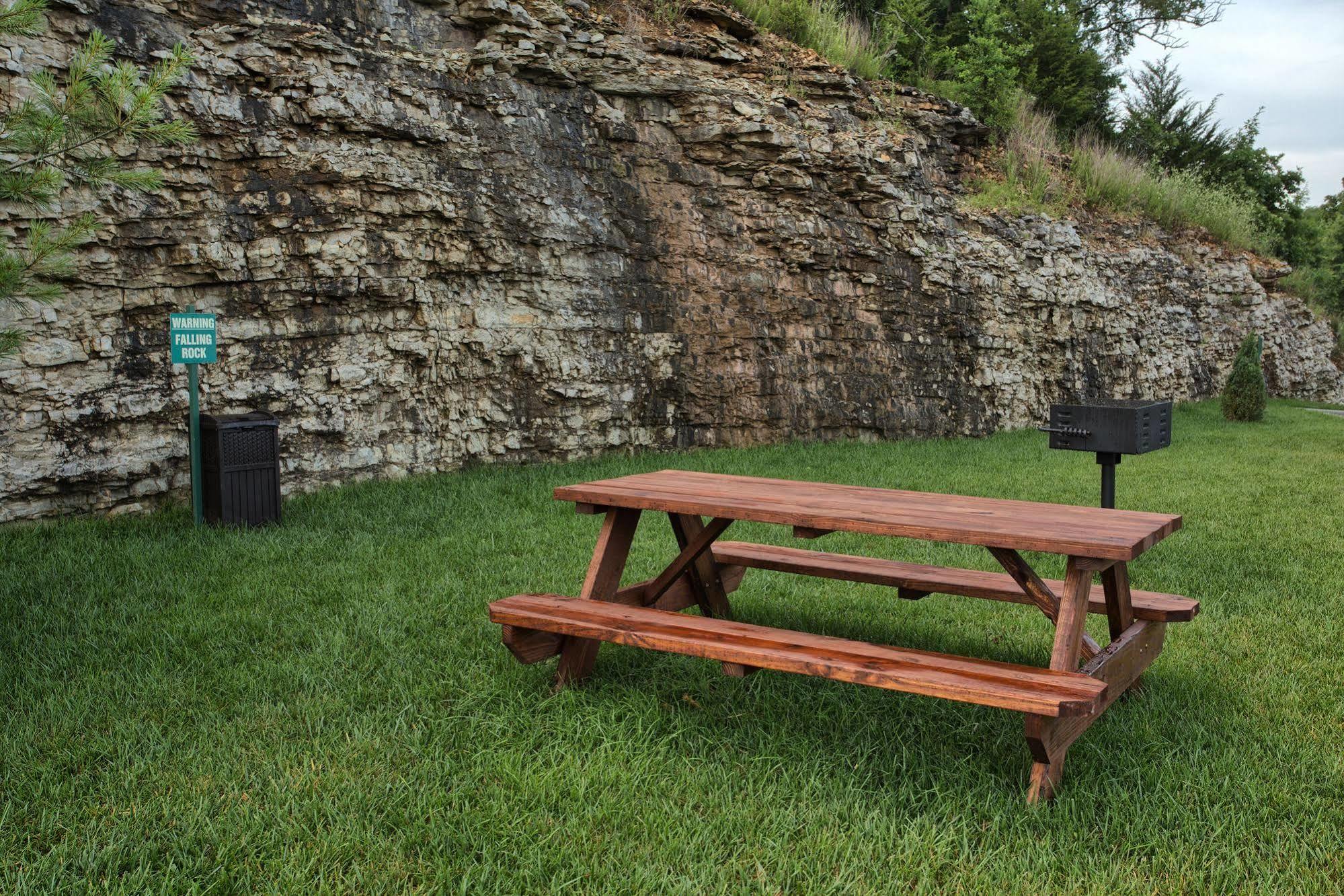 Cliffs Table Rock Branson