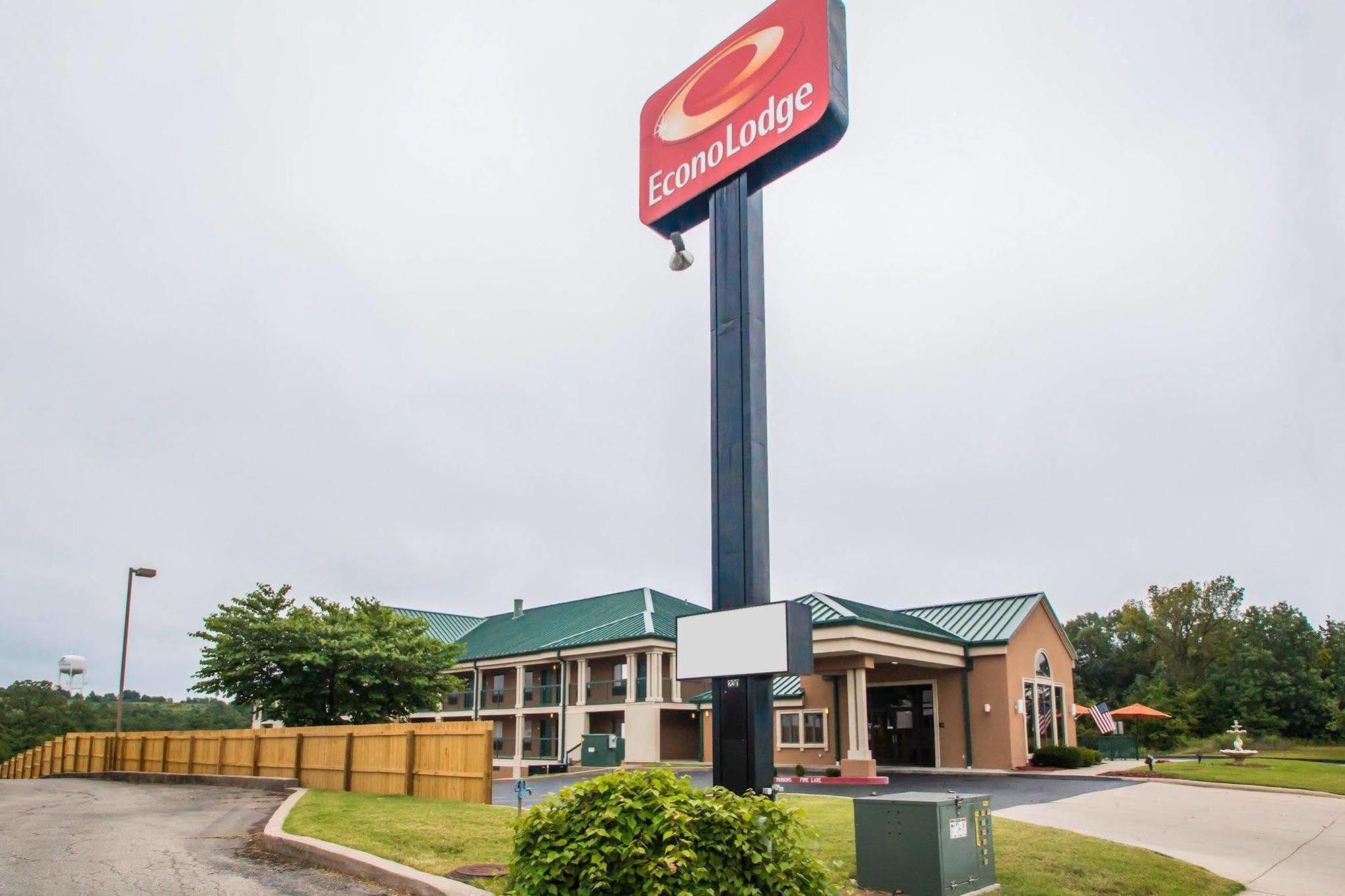 Baymont By Wyndham Thousand Hills Hotel 2*