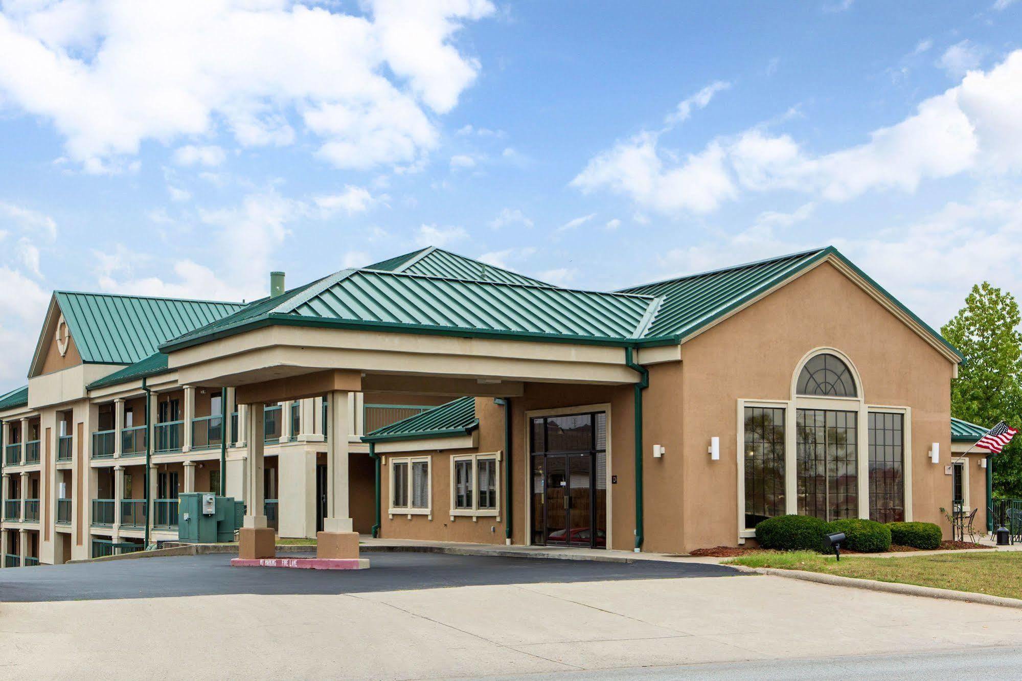 Hotel Baymont By Wyndham Thousand Hills 2*