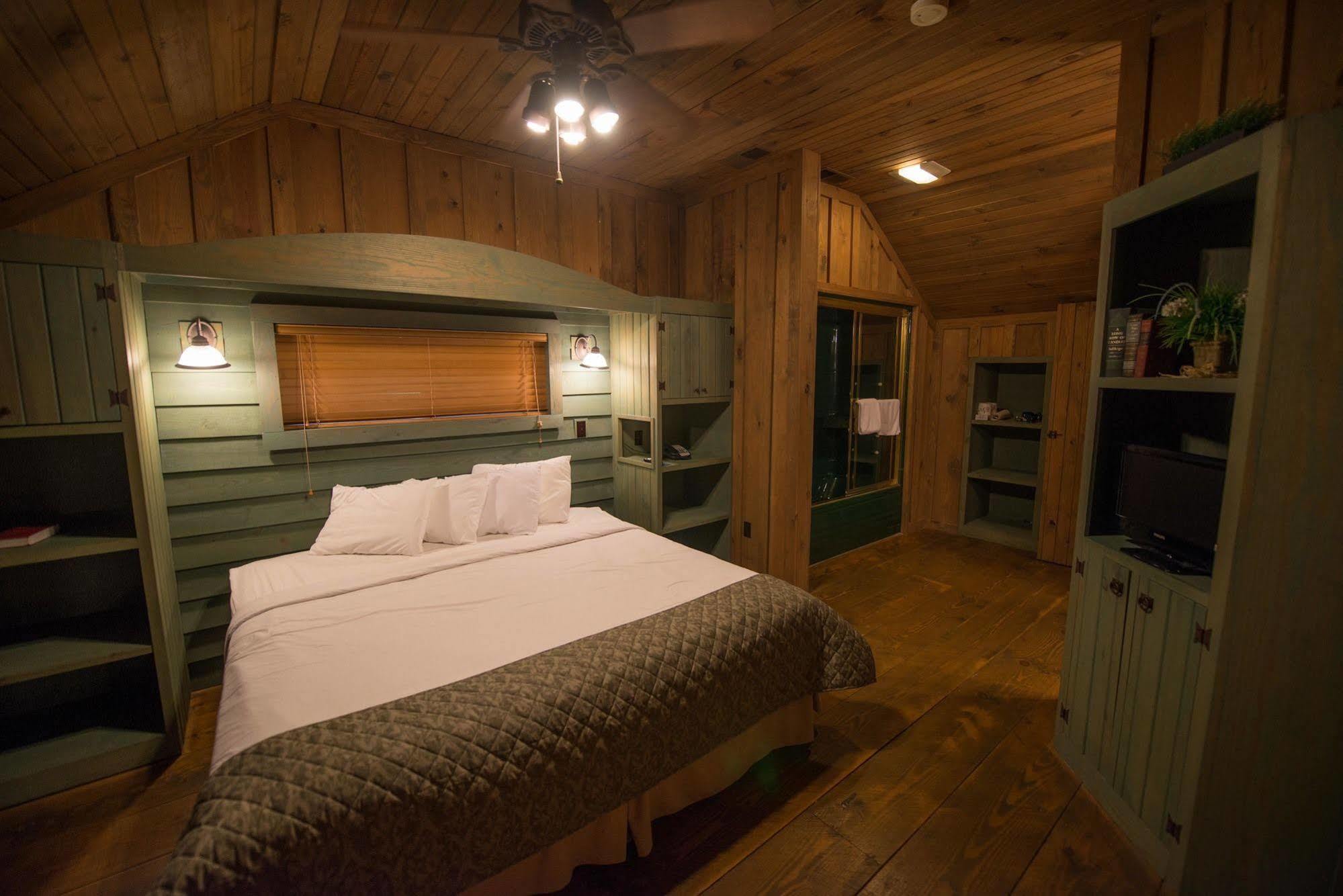 At Mountain, Trademark Collection By Wyndham Resort Branson