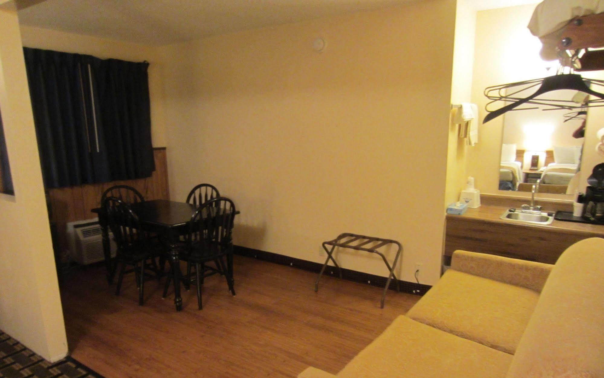 Americas Value & - Near The Strip Motel 2*