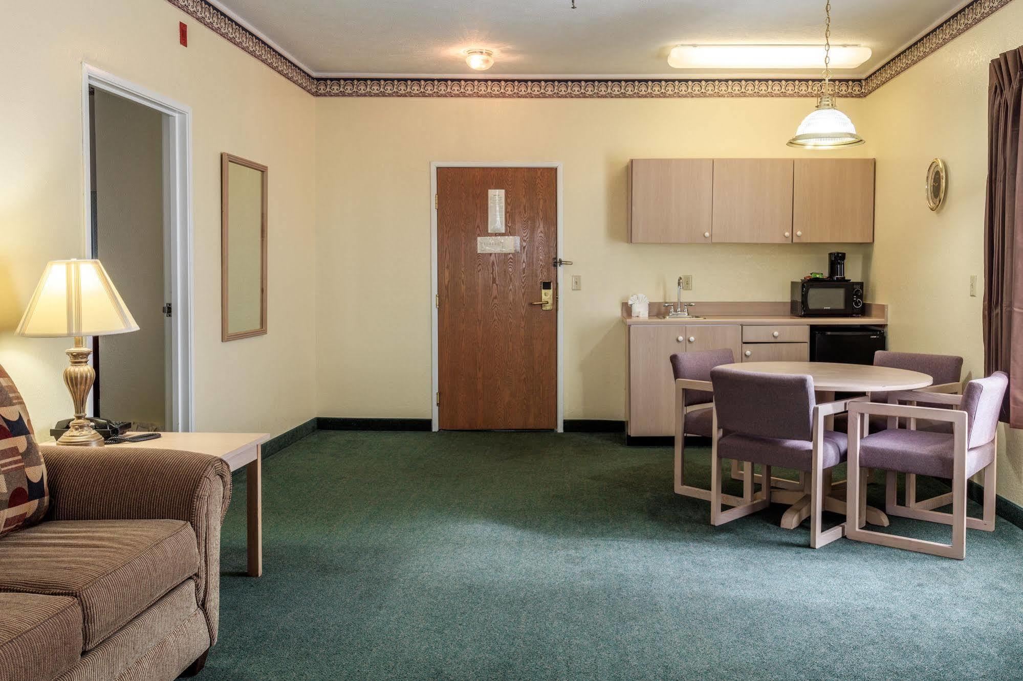Towers Hotel 3*