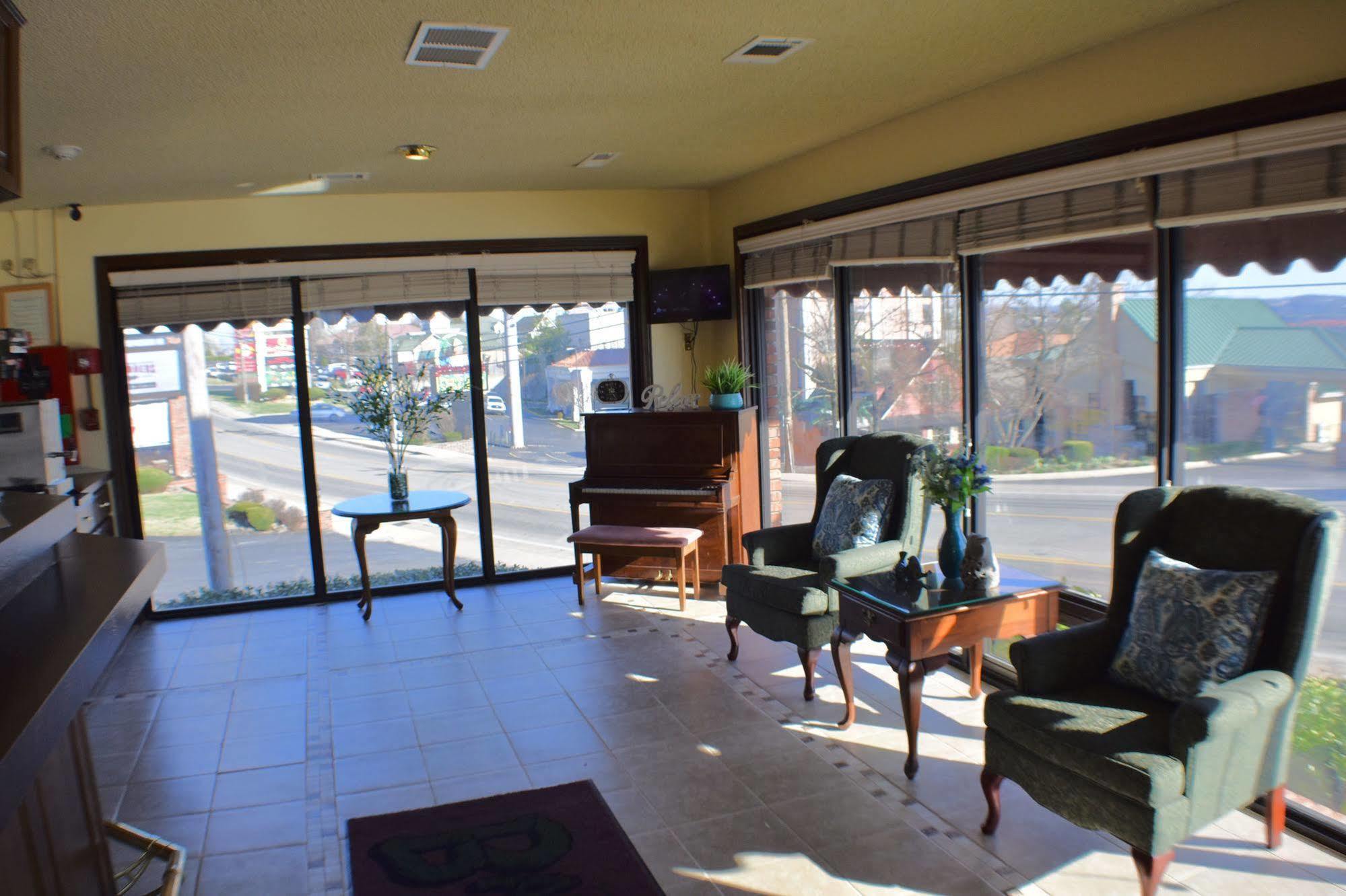 Baldknobbers Motor Motel 2*