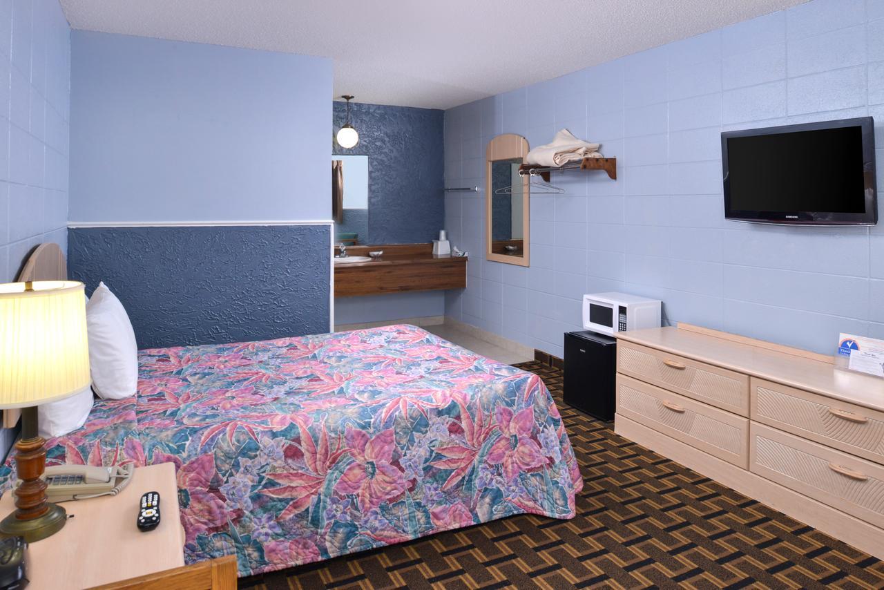 Americas Value & - Near The Strip Branson