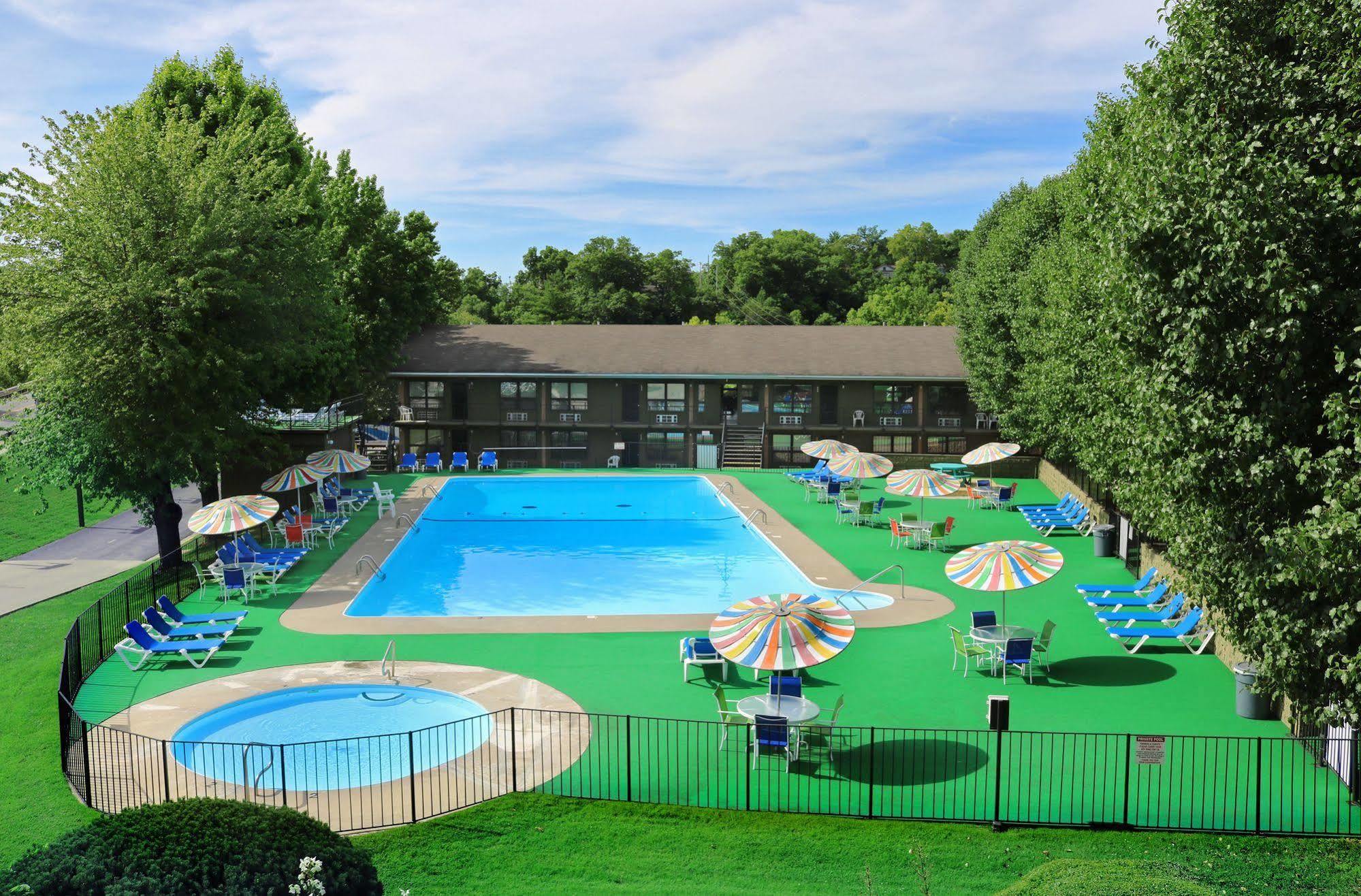 Roark Vacation 3* Branson