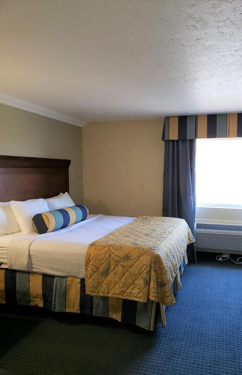 Suburban On The Strip Hotel 2*