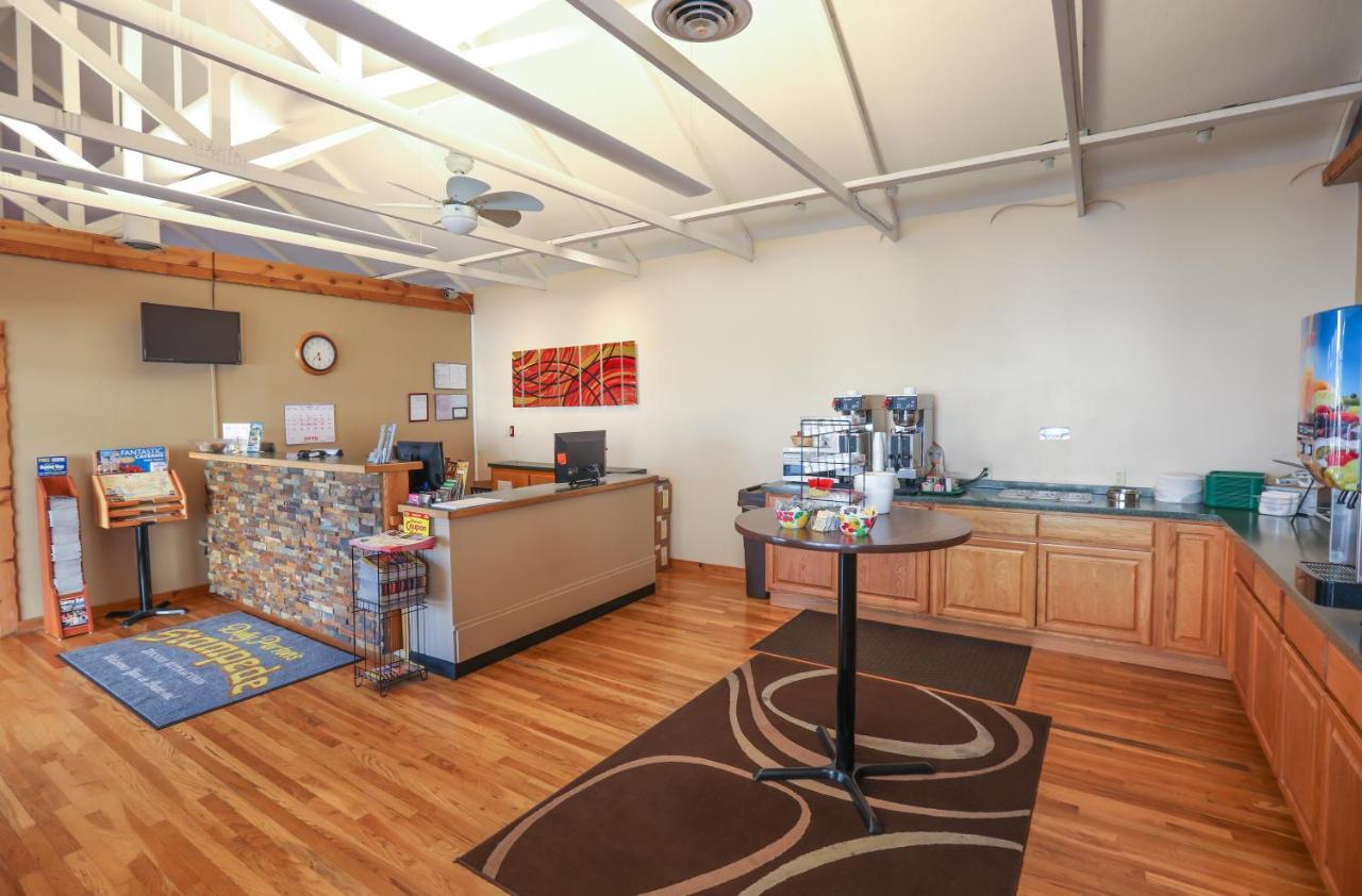Super 8 By Wyndham - Shepherd Of The Hills Exwy Motel Branson