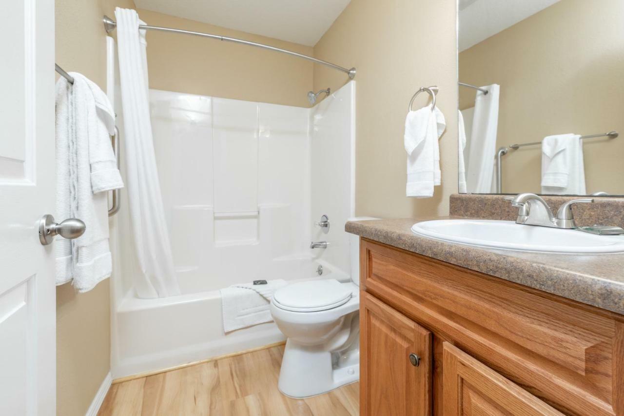 Surrey Townhomes By Capital Vacations * Branson