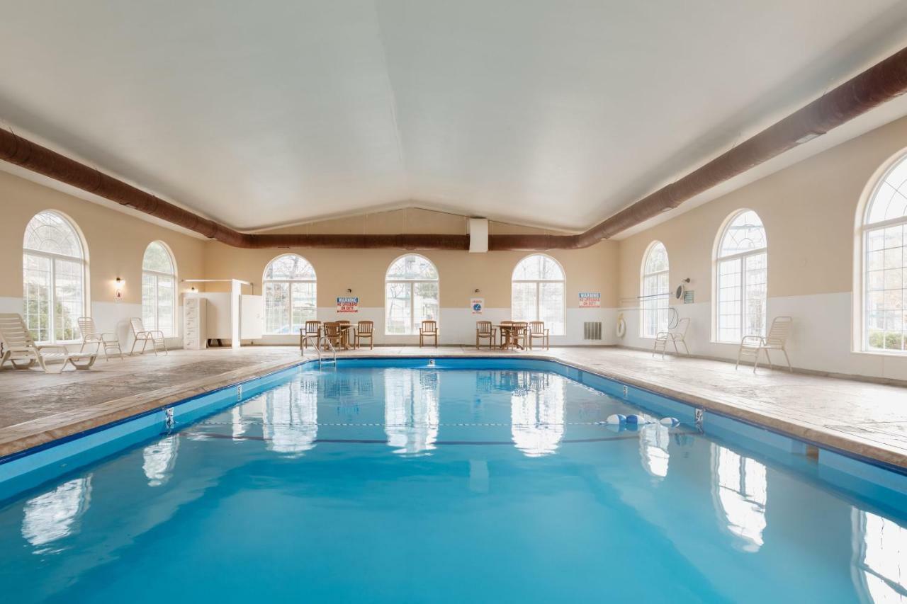 Surrey Townhomes By Capital Vacations *
