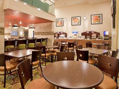 Hotel Express & 76 By Ihg 2*