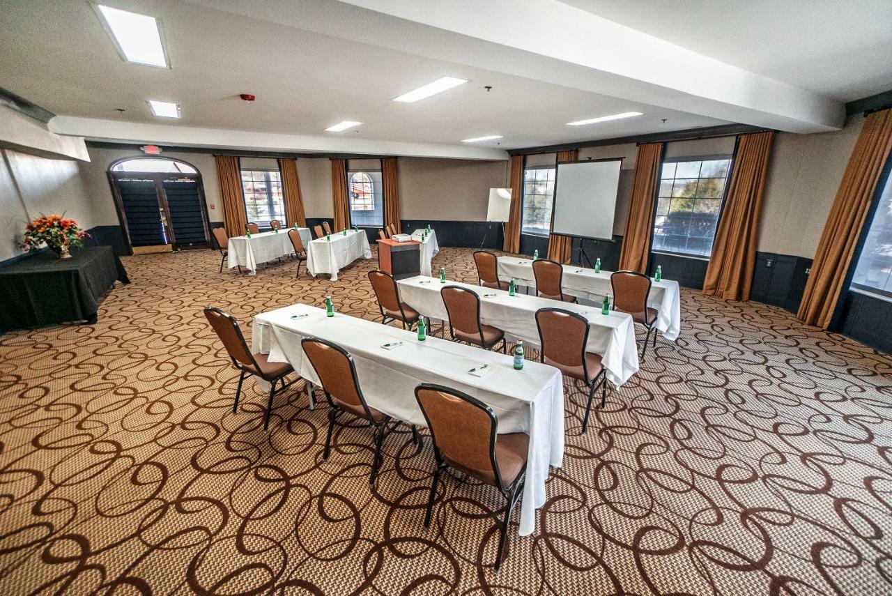 Hotel The Stone Castle & Conference Center 3*