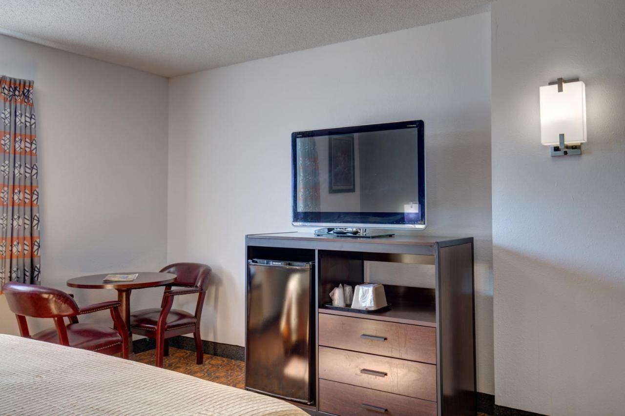 Howard Johnson By Wyndham Theatre District 2* Branson