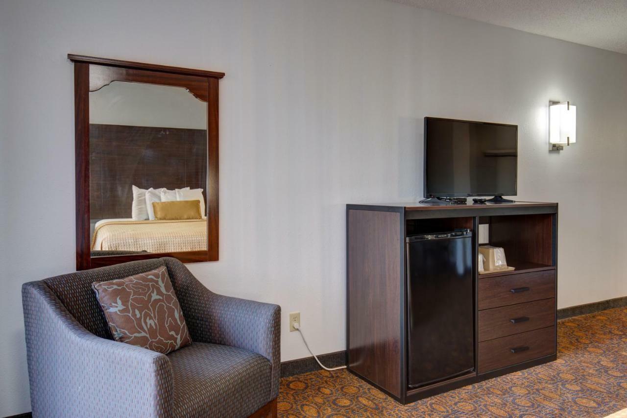 Howard Johnson By Wyndham Theatre District Hotel