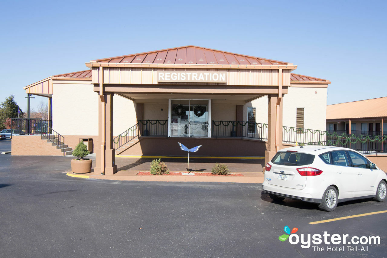 Western Center Pointe 3*