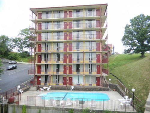 Hotel Ozark Mountain