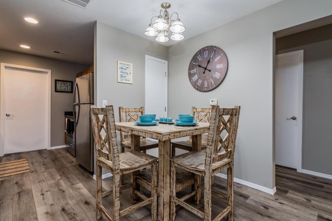 Lake Cove - Fun In Every Direction! Remodeled And Ready! * Branson