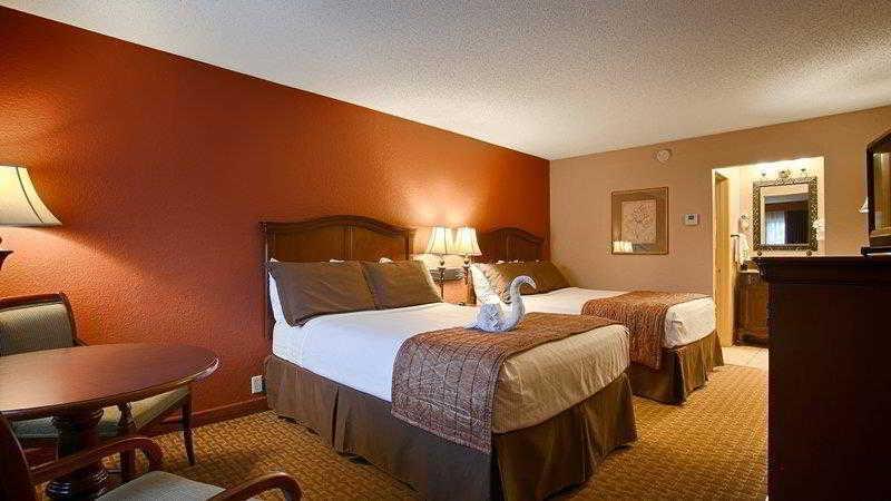 Western Landing View & Branson