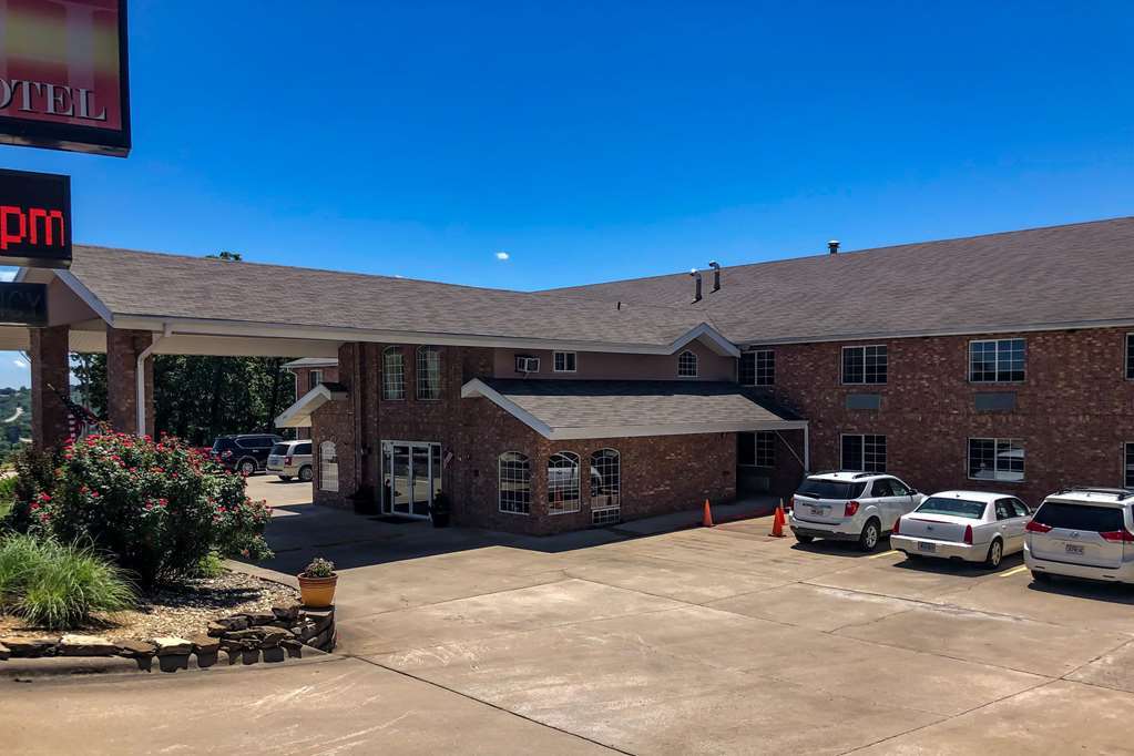 Inn Rodeway Branson, Brick House 3*