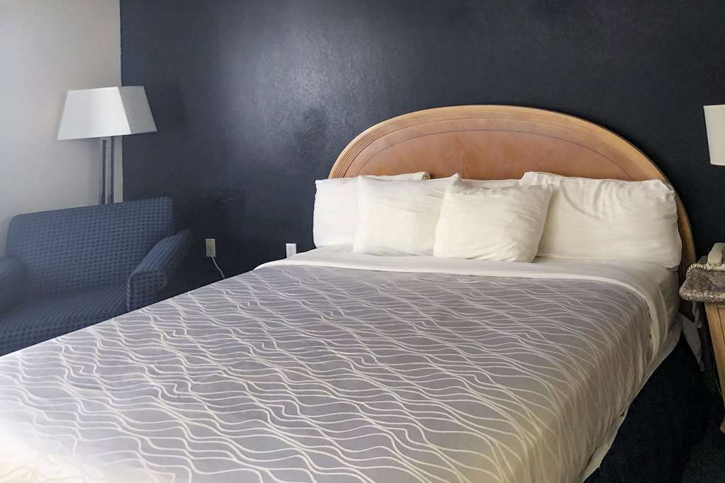 Rodeway Branson, Brick House 3*