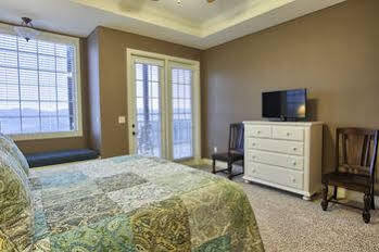 Resort Cliffs Table Rock Branson