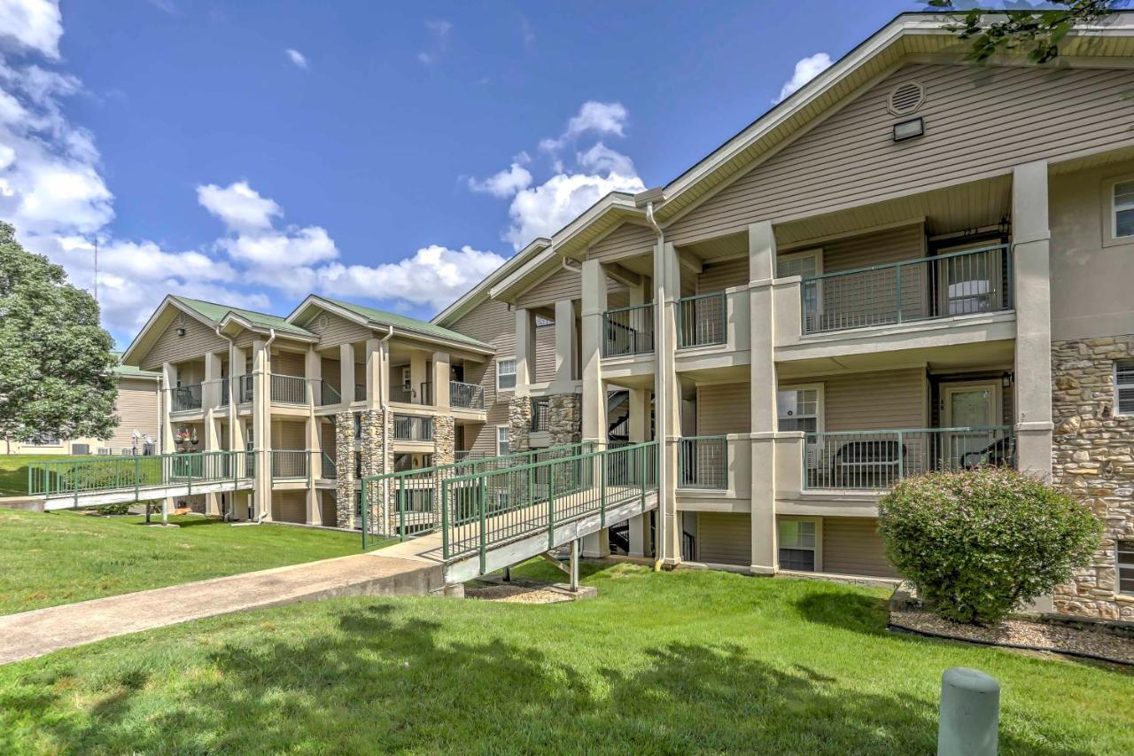 On Fairway Steps From Pools! Apartment *