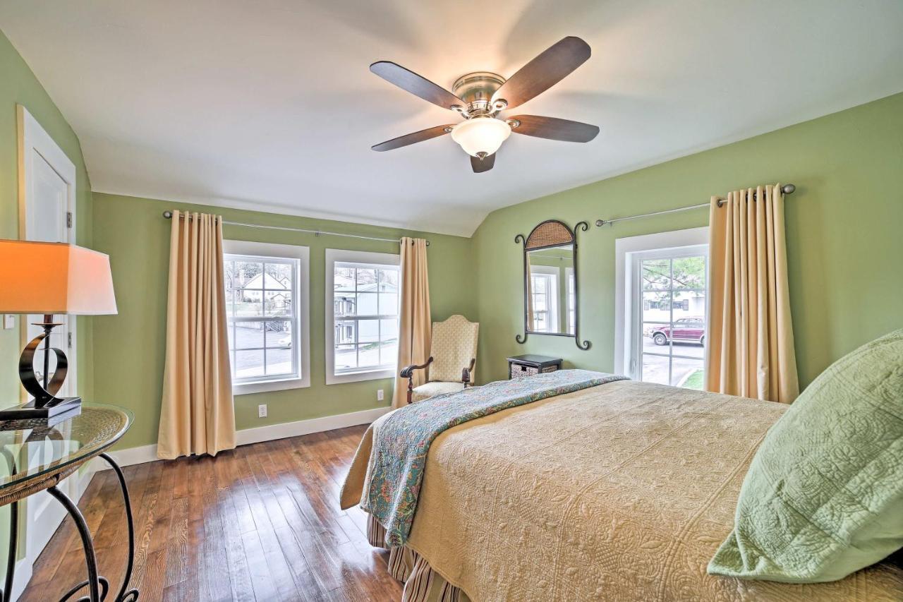 Downtown With Pool Near The Landing! Holiday home