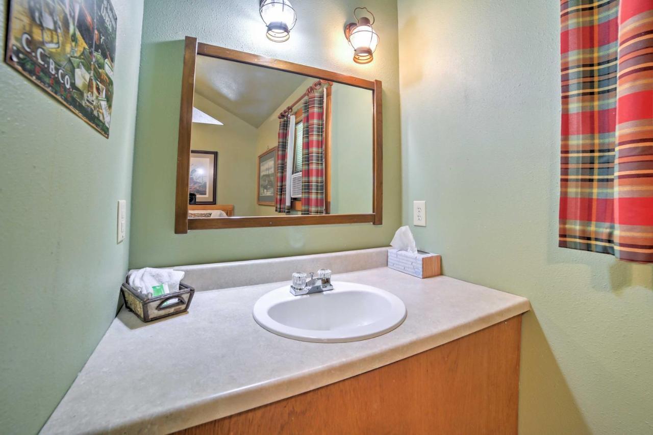 Cozy Near Table Rock Lake! *