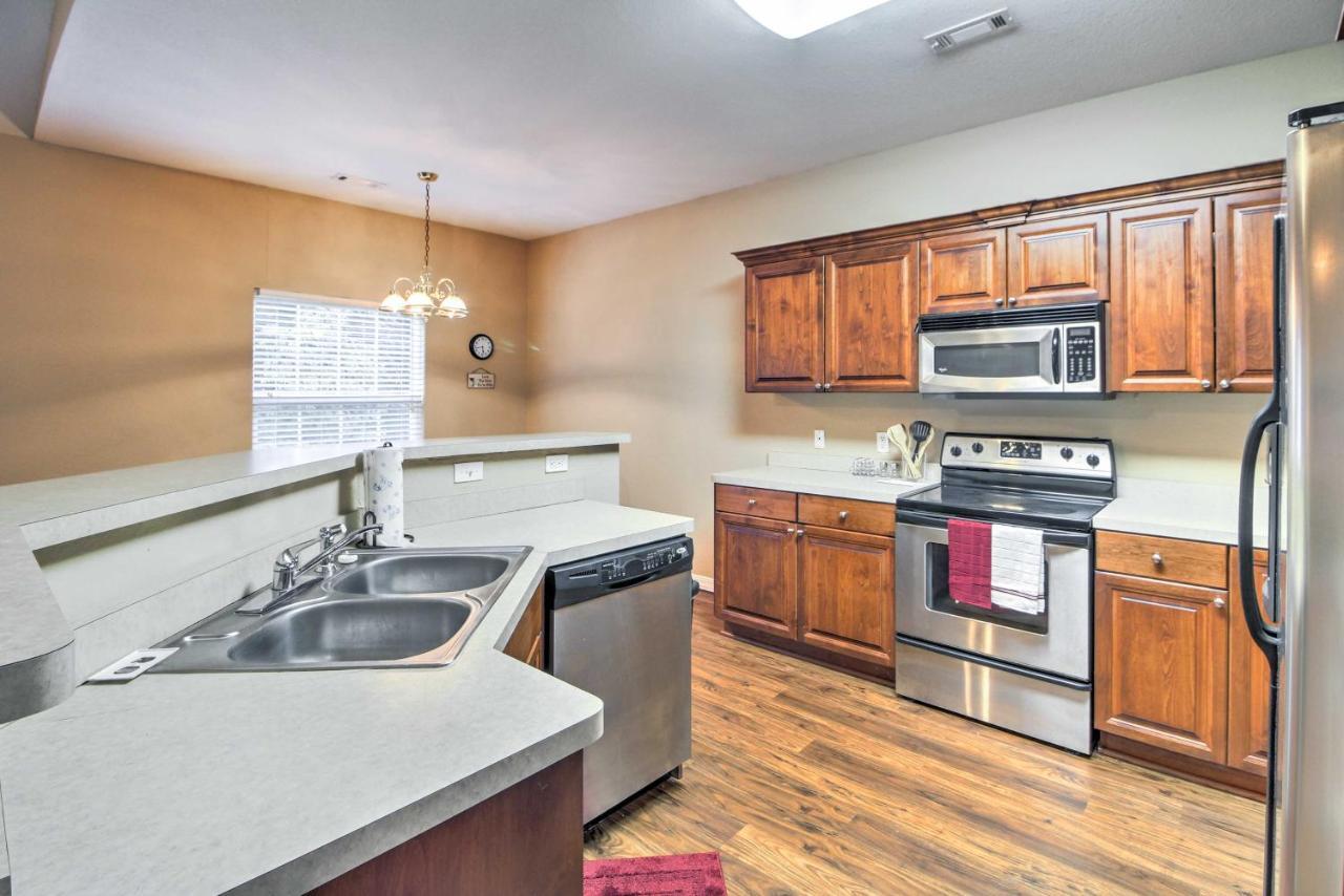 Holiday home With Deck Walk To The Strip And Creek! Branson