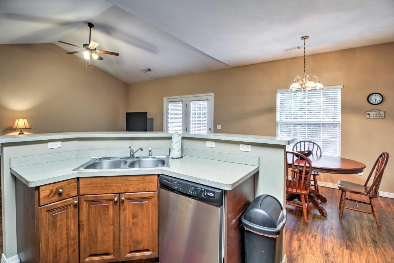 Holiday home With Deck Walk To The Strip And Creek! *