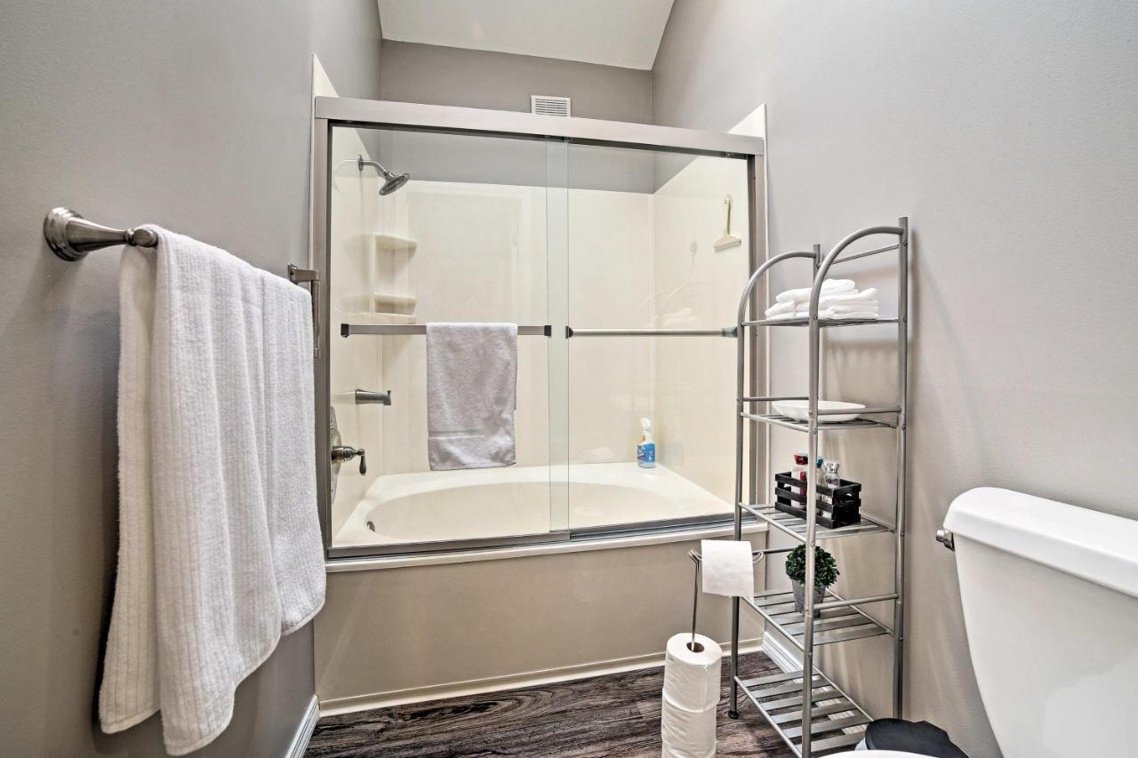 Apartment 8 Mi To Silver Dollar With Pool!