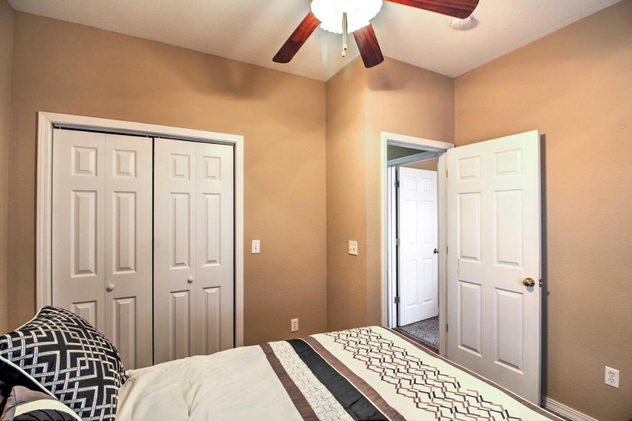 Holiday home With Deck Walk To The Strip And Creek!