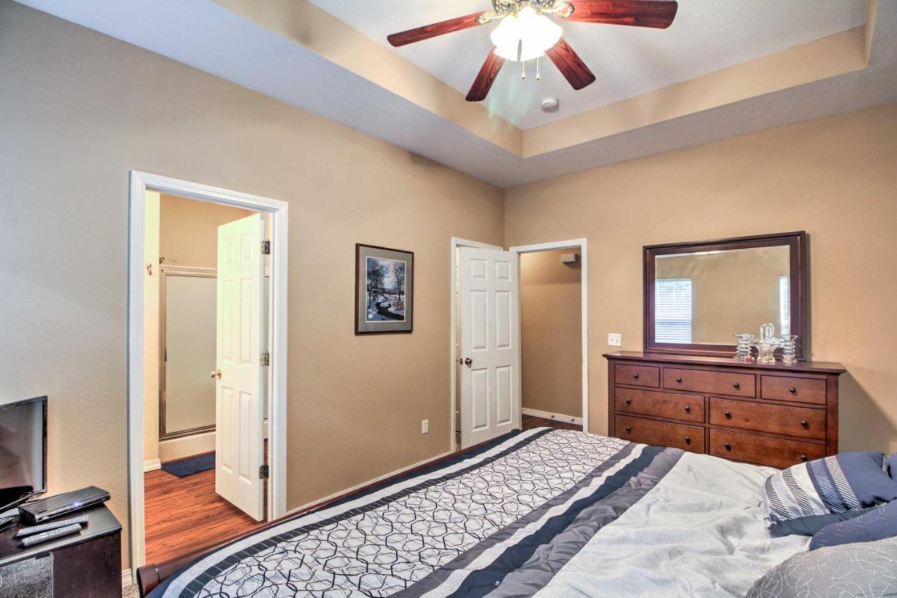 Holiday home With Deck Walk To The Strip And Creek! Branson