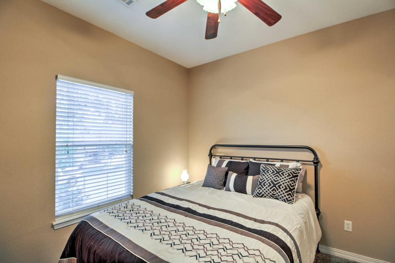 With Deck Walk To The Strip And Creek! * Branson