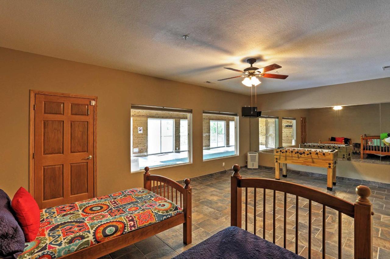 With Indoor Pool And Basketball Court! Branson
