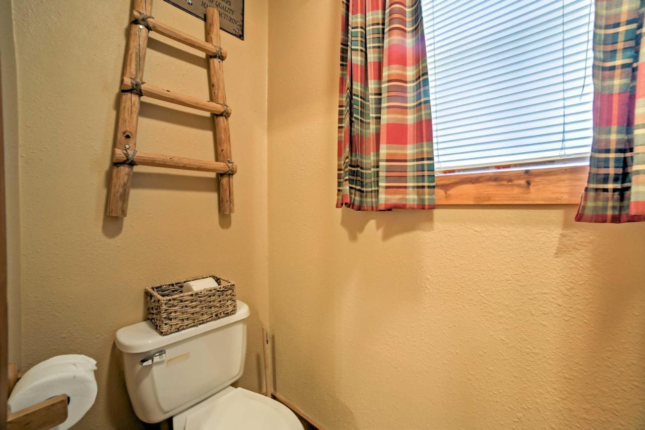 With Deck Near Table Rock Lake! * Branson
